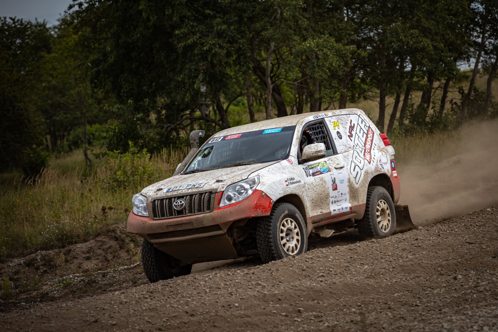 Fot. NewsPress Rajdowy Land Cruiser KDJ155 T2 kontra seryjna Toyota Land Cruiser 150