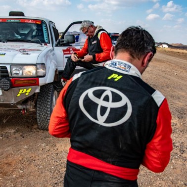 Michał Horodeński i Arkadiusz Sałaciński na mecie RT3.1 Dakar Classic 2024