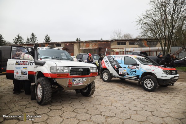 Zespół TOYOTA TEAM CLASSIC - załoga Michał Horodeński / Arkadiusz Sałaciński - Toyota Land Cruiser HDJ80 Classic