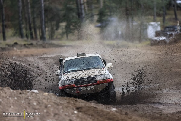 Zespół TOYOTA TEAM CLASSIC - załoga Michał Horodeński / Arkadiusz Sałaciński - Toyota Land Cruiser HDJ80 Classic